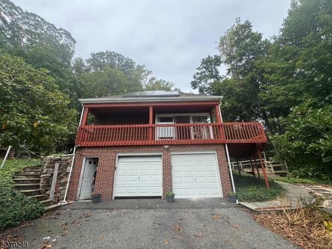 property at 3 Woods End Rd