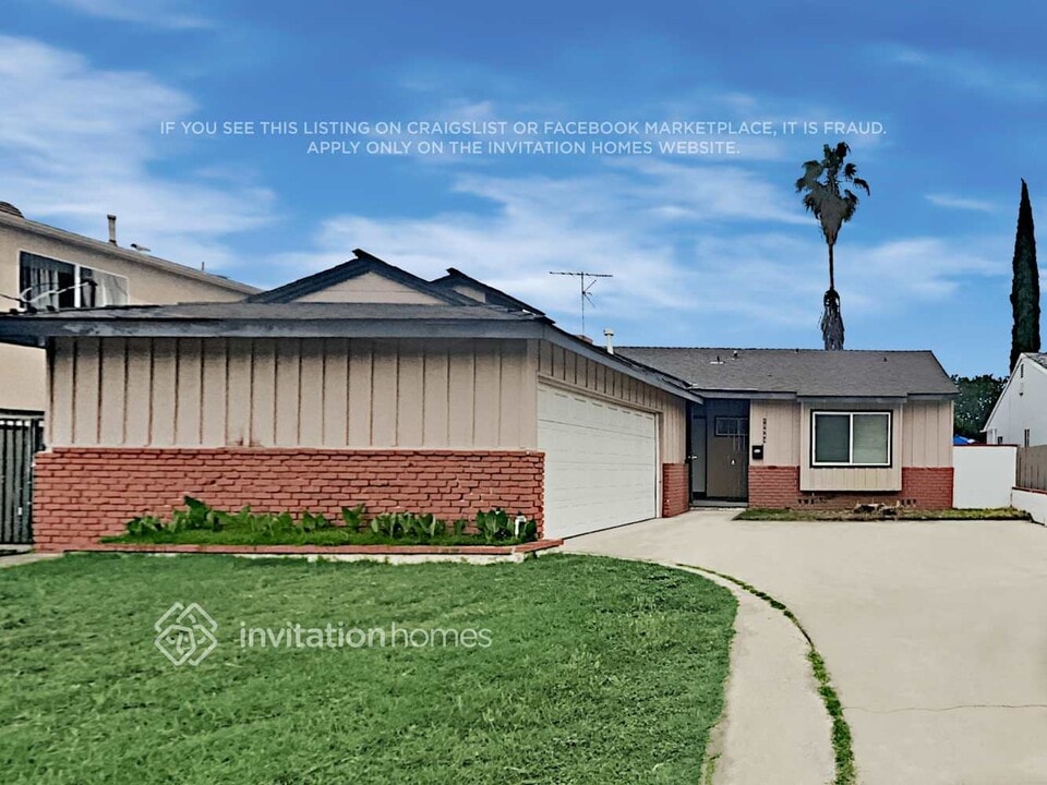 10943 Kittridge St in Los Angeles, CA - Building Photo