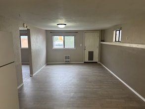 9441 Maple Dr NE in Moses Lake, WA - Foto de edificio - Building Photo