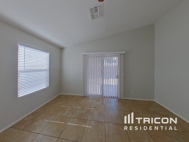 3426 W Wayland Dr in Phoenix, AZ - Building Photo - Building Photo