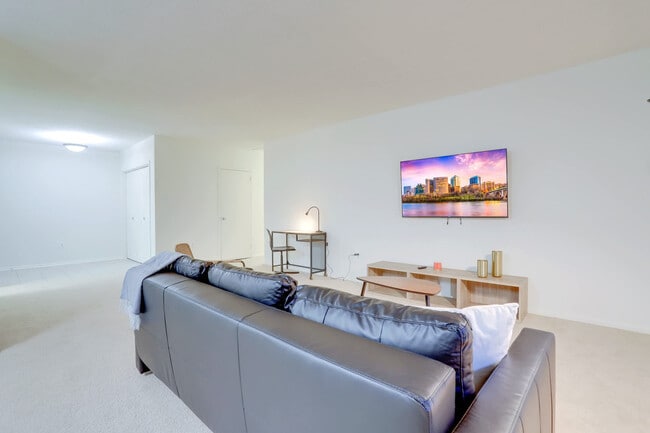 1600 S Eads St in Arlington, VA - Building Photo - Building Photo
