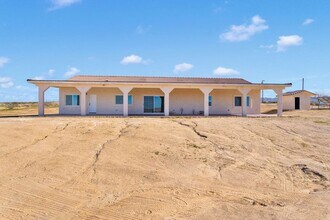 24548 Ledbury Rd in Oro Grande, CA - Foto de edificio - Building Photo