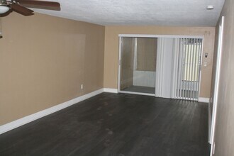 4210 Trucious Pl in New Port Richey, FL - Foto de edificio - Building Photo