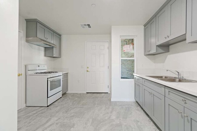 11808 Hart St, Unit Apt 303