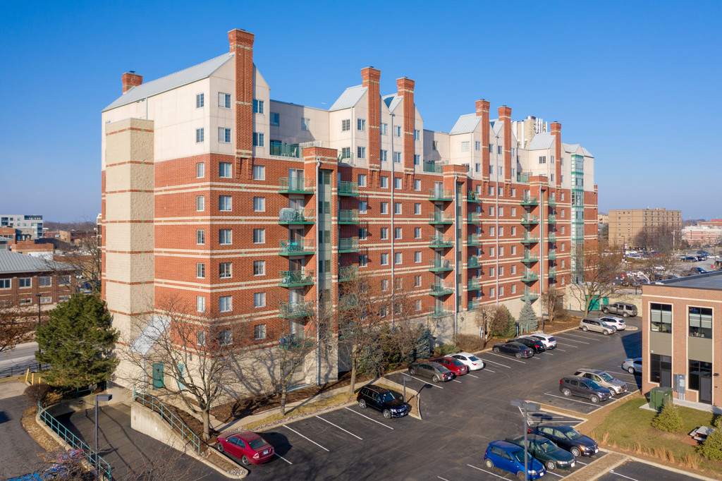 Elmhurst Place Apartments in Elmhurst, IL