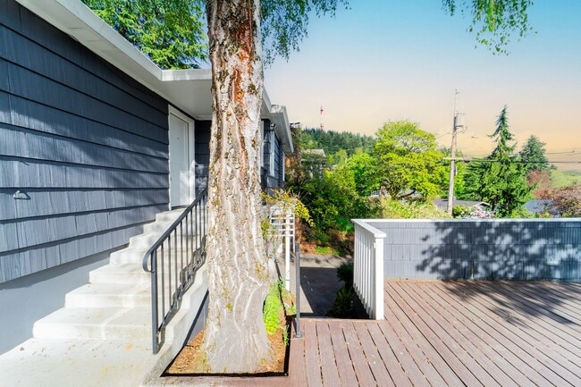 2641 SW Hamilton Ct in Portland, OR - Building Photo - Building Photo