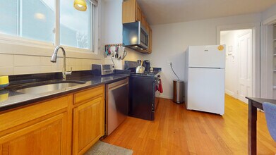 380 Washington St, Unit 2 in Brookline, MA - Building Photo - Building Photo
