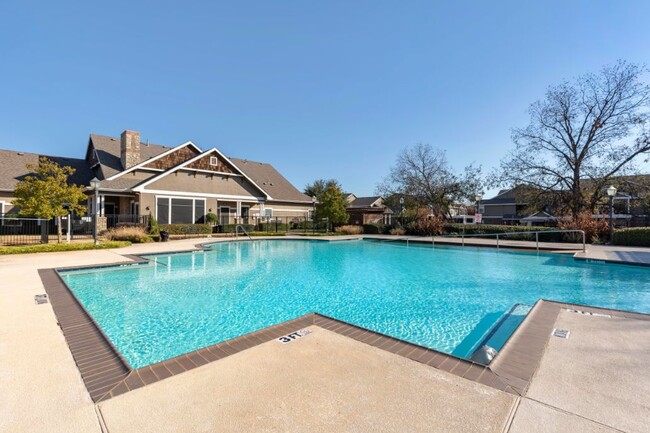 Sequoia Park Apartments in Denton, TX - Foto de edificio - Building Photo