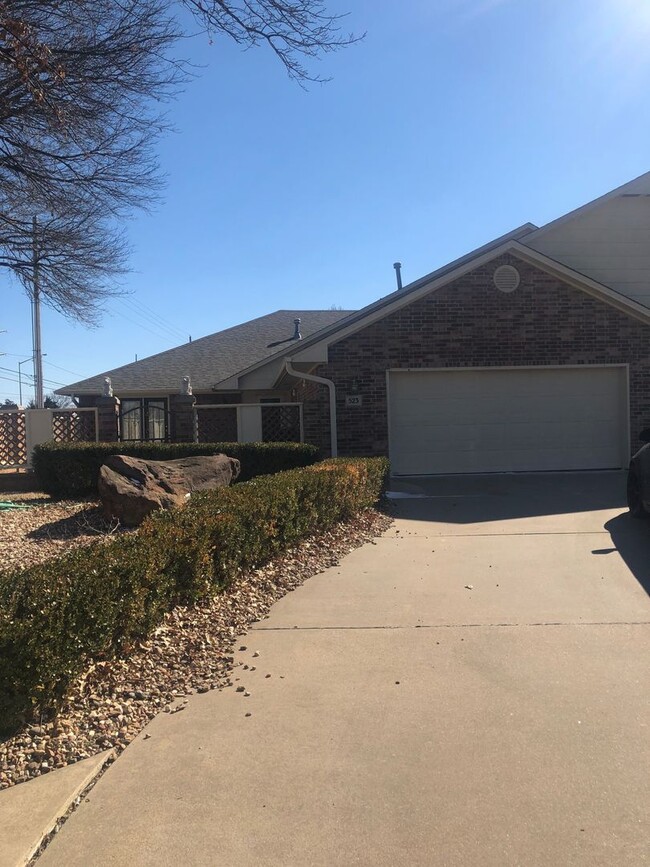 521-523 E Rogers Dr in Stillwater, OK - Foto de edificio - Building Photo