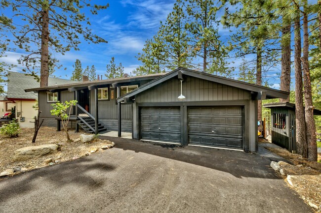 3576 Overlook Ct in South Lake Tahoe, CA - Foto de edificio - Building Photo