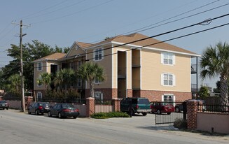 2105 Reynolds Ave Apartments