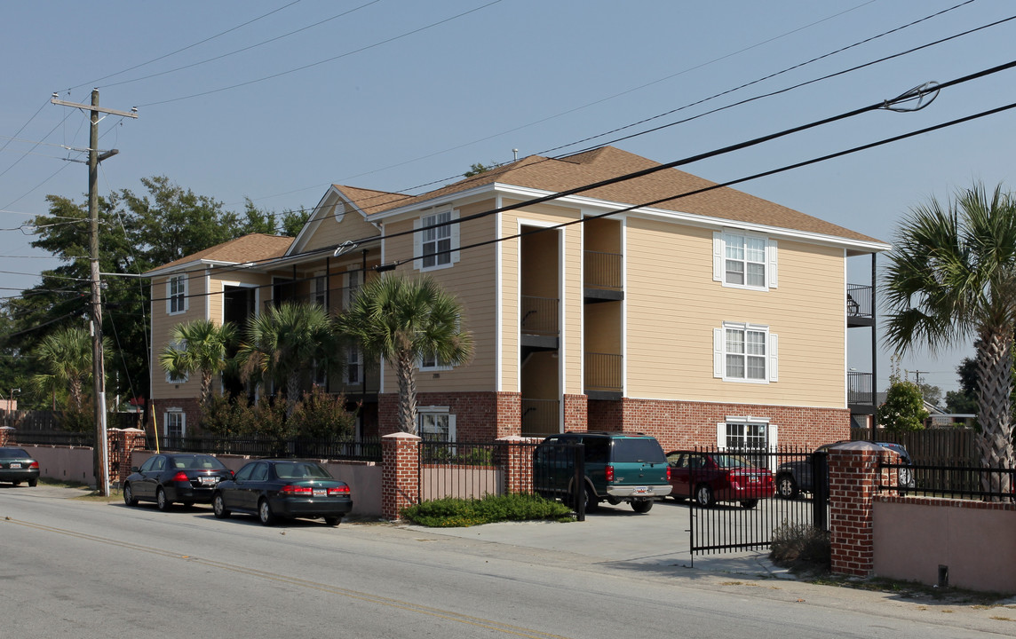 2105 Reynolds Ave in North Charleston, SC - Building Photo