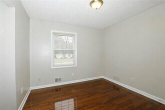 722 Tara Cir SE in Atlanta, GA - Building Photo - Building Photo