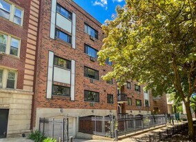 2336 N Commonwealth Ave in Chicago, IL - Building Photo