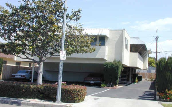 3622 Dunn Dr in Los Angeles, CA - Building Photo
