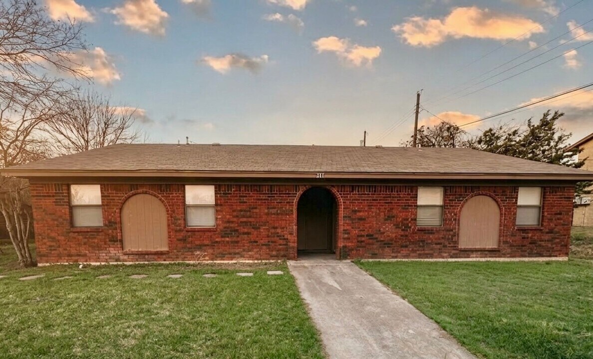 811 N 5th St in Copperas Cove, TX - Building Photo