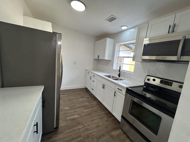 1415 29th Ave E in Bradenton, FL - Building Photo - Building Photo
