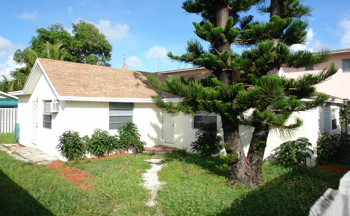 1015 NE 8th Ave in Fort Lauderdale, FL - Building Photo