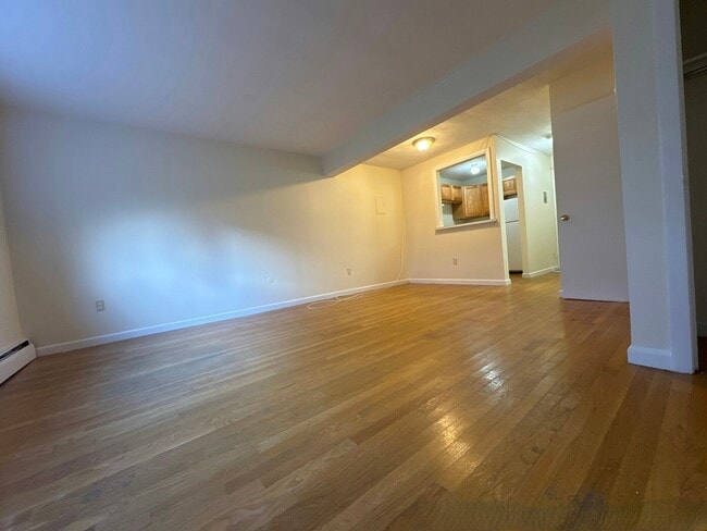 40 Gardner St, Unit 3 in Boston, MA - Foto de edificio - Building Photo