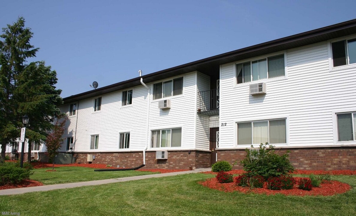 COUNTRY GLEN in Waunakee, WI - Building Photo