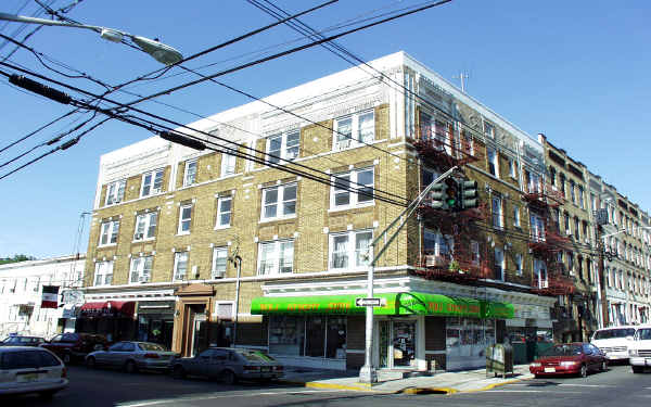 6057 Palisade Ave in West New York, NJ - Building Photo - Building Photo
