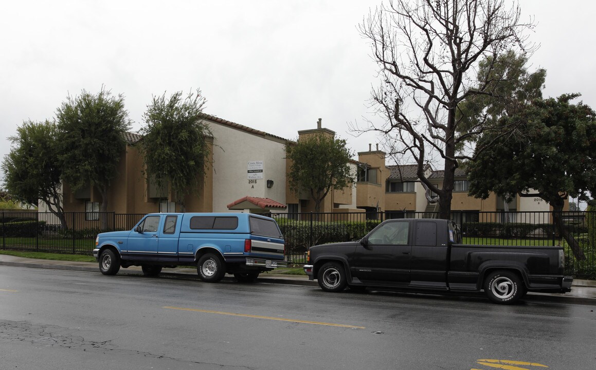2015 Pomona Ave in Costa Mesa, CA - Foto de edificio