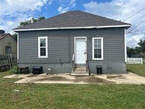 400 Symes St in Taylor, TX - Building Photo - Building Photo