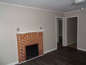 541 W Lake Ave NW in Atlanta, GA - Building Photo - Building Photo