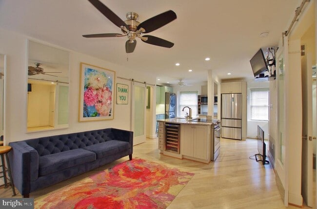 property at 2407 Arlington Blvd