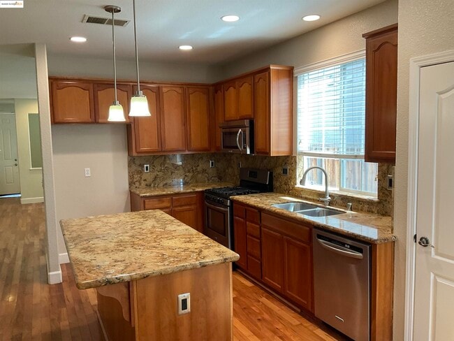 5249 Sungrove Way in Antioch, CA - Building Photo - Building Photo