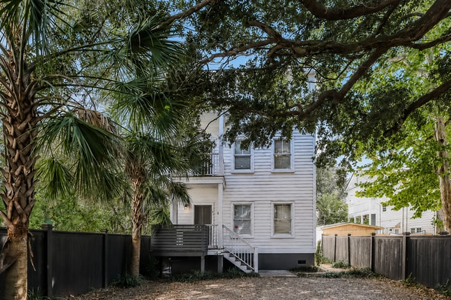 property at 5 E Hampstead Square