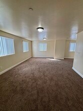 324 W 77th St in Los Angeles, CA - Building Photo - Building Photo