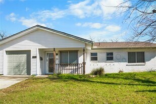 812 Jerry Ln in Bedford, TX - Building Photo