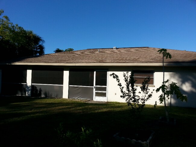 18546 Klingler Cir in Port Charlotte, FL - Building Photo - Building Photo