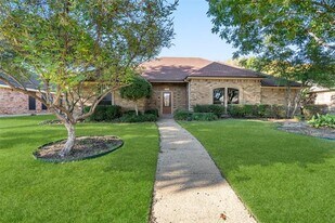 1106 Tahlequah Trail in Carrollton, TX - Building Photo