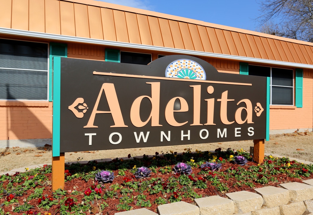 Adelita Townhomes in Desoto, TX - Building Photo