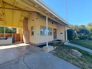 900 Newgate Way in Dixon, CA - Building Photo - Building Photo