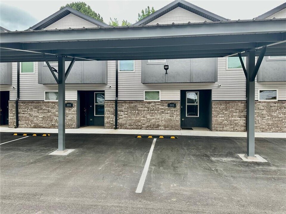 911 N Rupple Rd in Fayetteville, AR - Building Photo