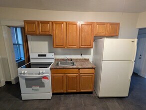 1447 Dwight St in Holyoke, MA - Building Photo - Building Photo