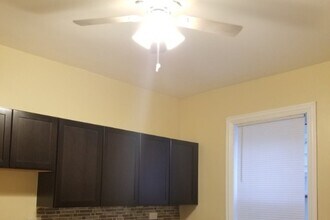 638 E 92nd St, Unit 1 in Chicago, IL - Foto de edificio - Building Photo