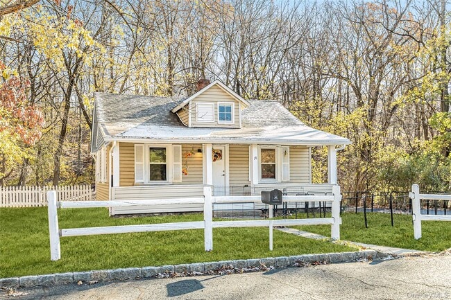 property at 14 Bedford Ln