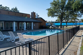 Eagle Creek Landing Apartments in Desoto, TX - Building Photo - Building Photo
