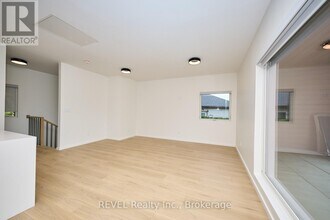 5361 Valley Wy in Niagara Falls, ON - Building Photo - Building Photo