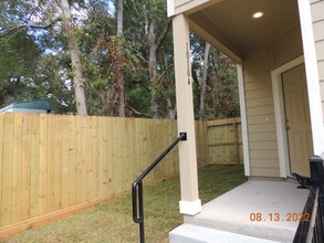 615 Hayman St in Huntsville, TX - Foto de edificio - Building Photo