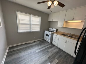 10505 E 40th St in Kansas City, MO - Building Photo - Building Photo