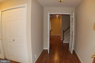 5584 Queen Victoria Ct in Burke, VA - Building Photo - Building Photo