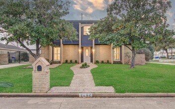 2202 Briarview Dr in Houston, TX - Building Photo - Building Photo