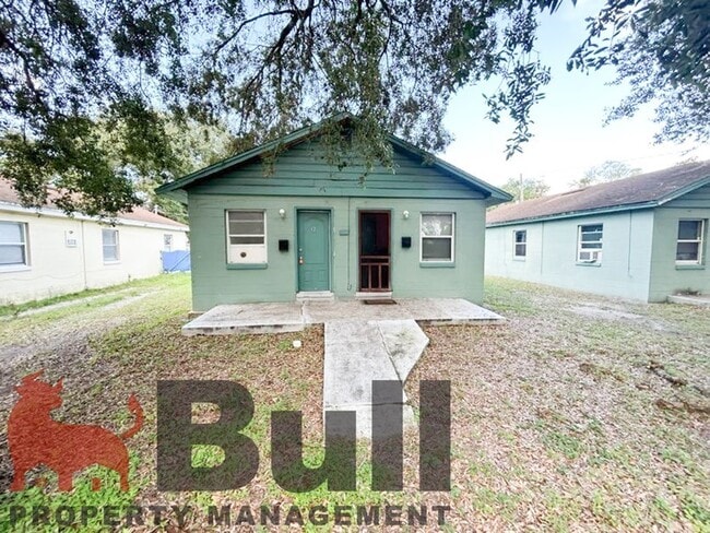 property at 905 W Anderson St