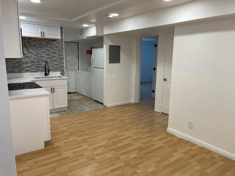 1041 Cobalt Ln in Sandy, UT - Building Photo