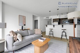 10301 NE 10th St in Bellevue, WA - Building Photo